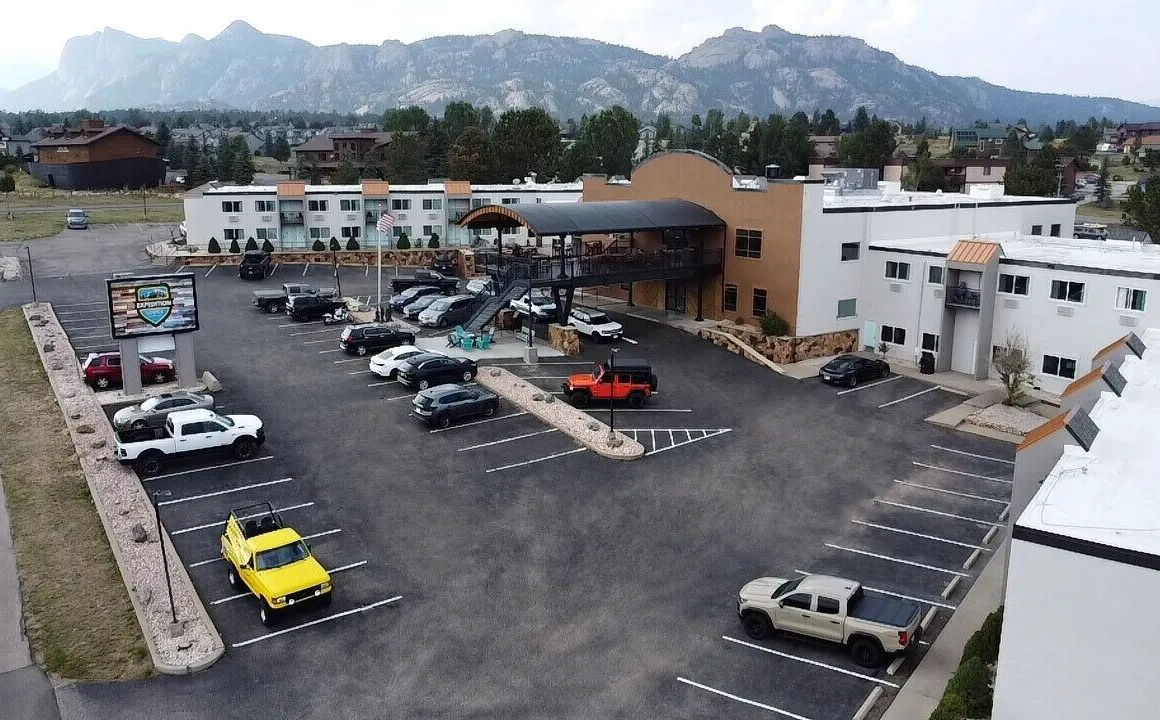 Expedition Lodge Estes Park hotel hero