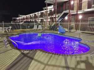 Econo Lodge Selmer hotel detail image 3