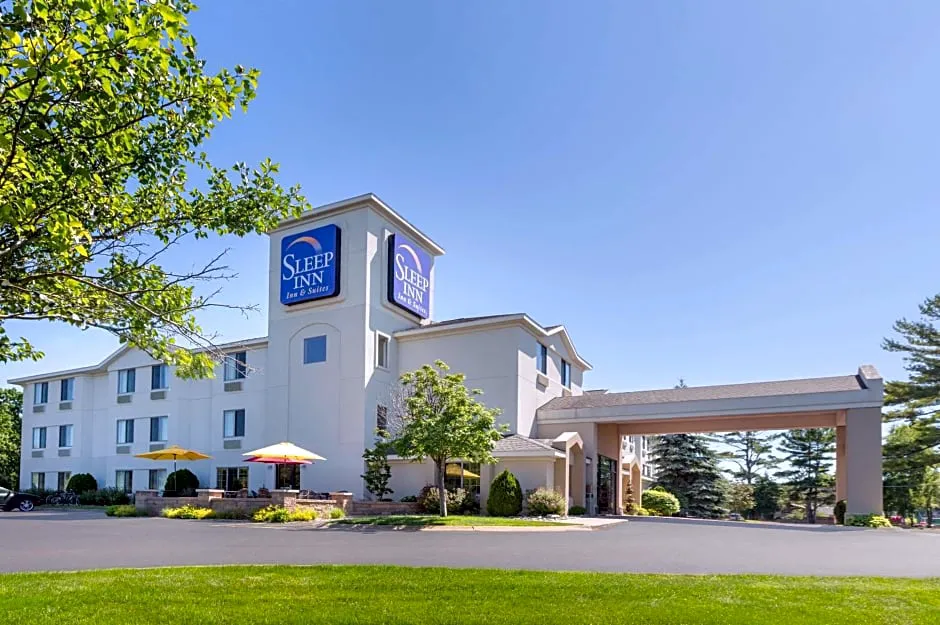 Sleep Inn & Suites Bay View Acme - Travers City hotel hero