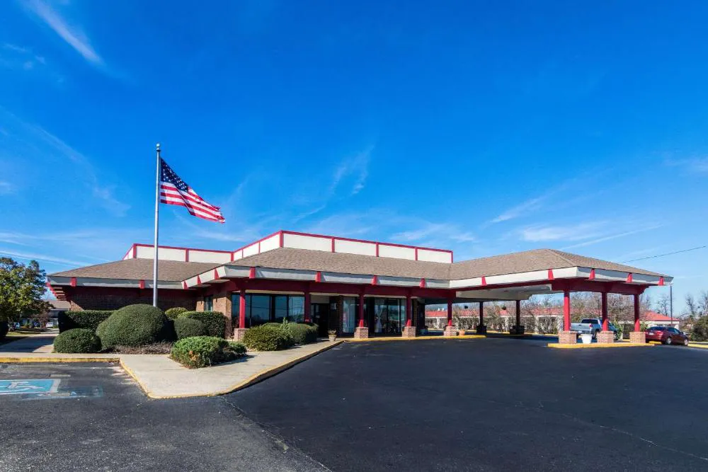 Econo Lodge Inn & Suites Conference Center hotel hero