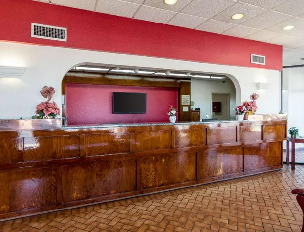 Econo Lodge Inn & Suites Conference Center hotel detail image 3