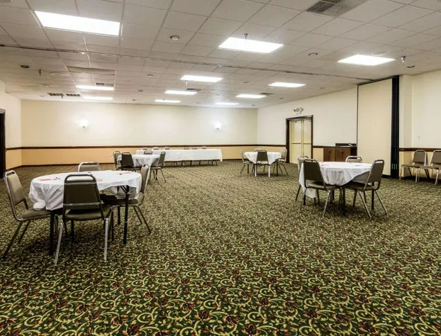 Econo Lodge Inn & Suites Conference Center hotel detail image 4