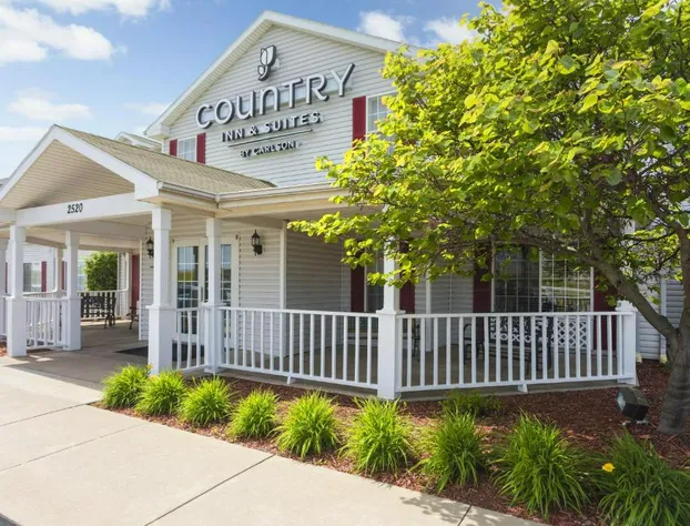 Country Inn & Suites by Radisson, Nevada, MO hotel detail image 2