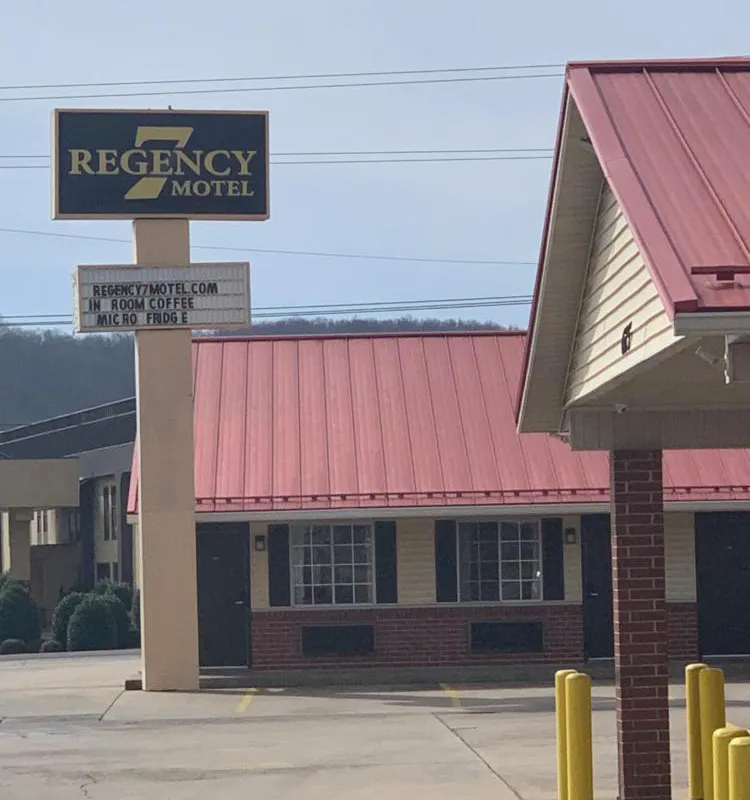 Regency 7 Motel hotel hero