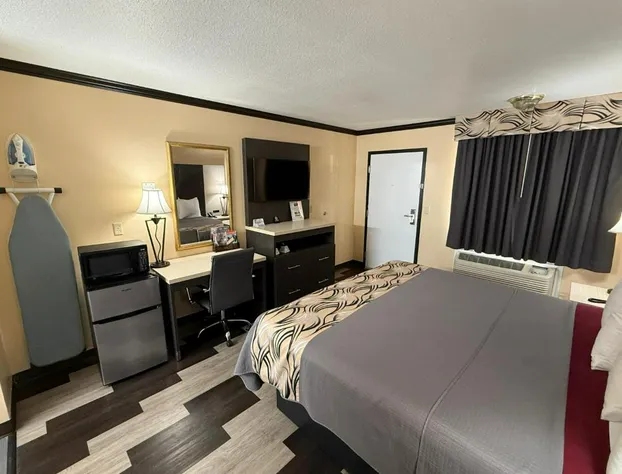 Regency 7 Motel hotel detail image 4