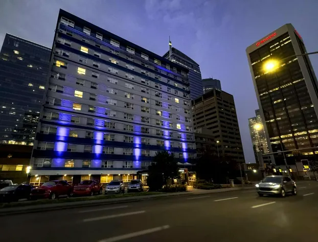 Coast Calgary Downtown Hotel & Suites by APA hotel detail image 2