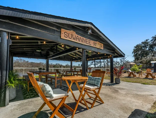 Suwannee Gables Motel and Marina hotel detail image 2