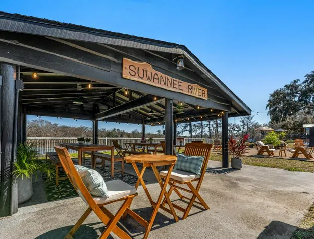 Suwannee Gables Motel and Marina hotel detail image 1