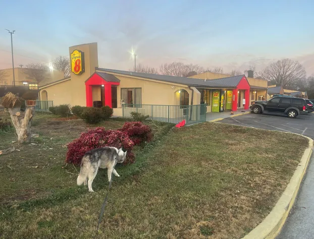 Super 8 by Wyndham Monroe hotel detail image 1