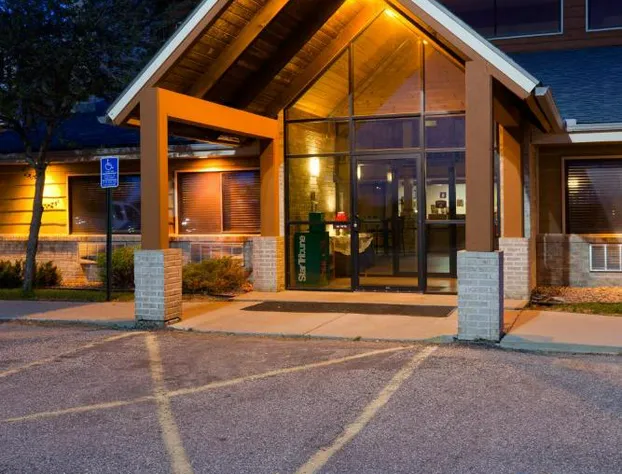 AmericInn by Wyndham Blue Earth hotel detail image 1