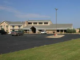 Baymont by Wyndham Lakeville hotel hero