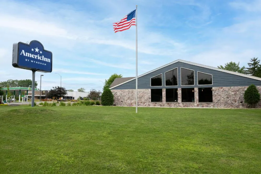 AmericInn by Wyndham Sturgeon Bay hotel hero