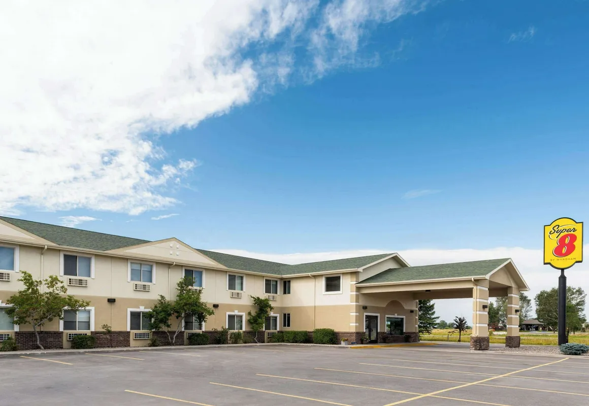 Super 8 by Wyndham Big Timber hotel hero