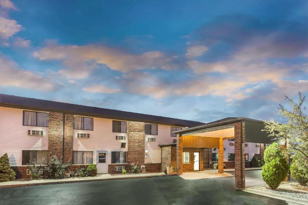 Super 8 by Wyndham Bourbonnais/Kankakee Area hotel hero