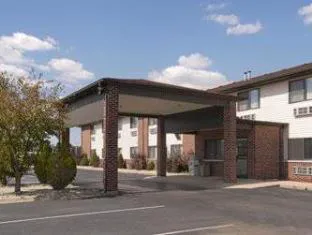 Super 8 by Wyndham Bourbonnais/Kankakee Area hotel detail image 1