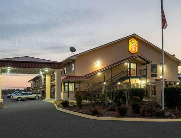 Super 8 by Wyndham Cleveland hotel detail image 1