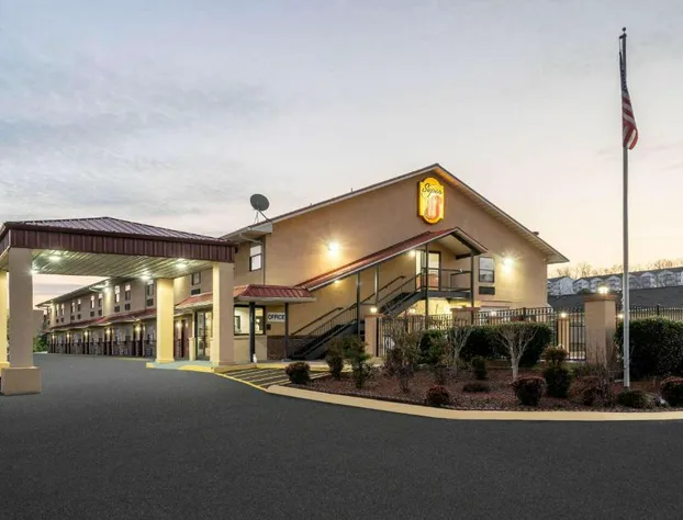 Super 8 by Wyndham Cleveland hotel detail image 2