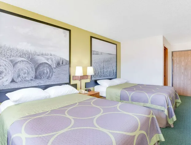 Super 8 by Wyndham Oelwein hotel detail image 1