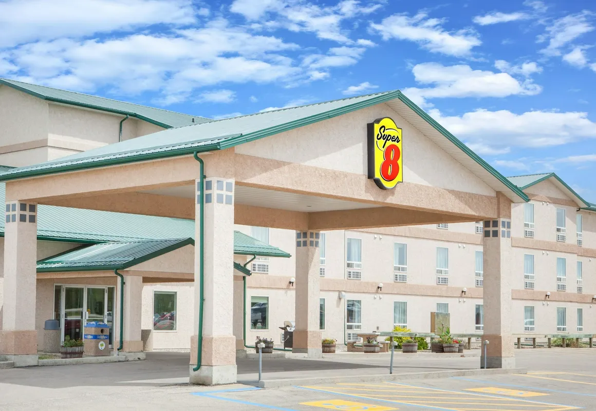 Super 8 by Wyndham Swan River MB hotel hero
