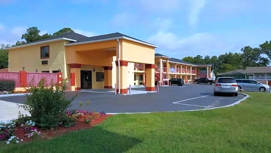 Budget Inn & Suites hotel hero