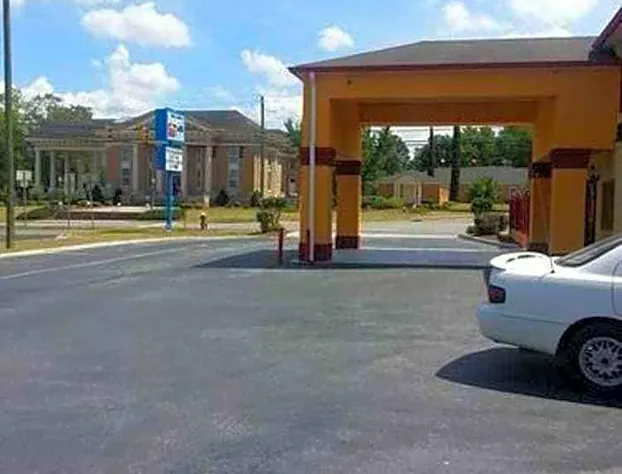 Budget Inn & Suites hotel detail image 2