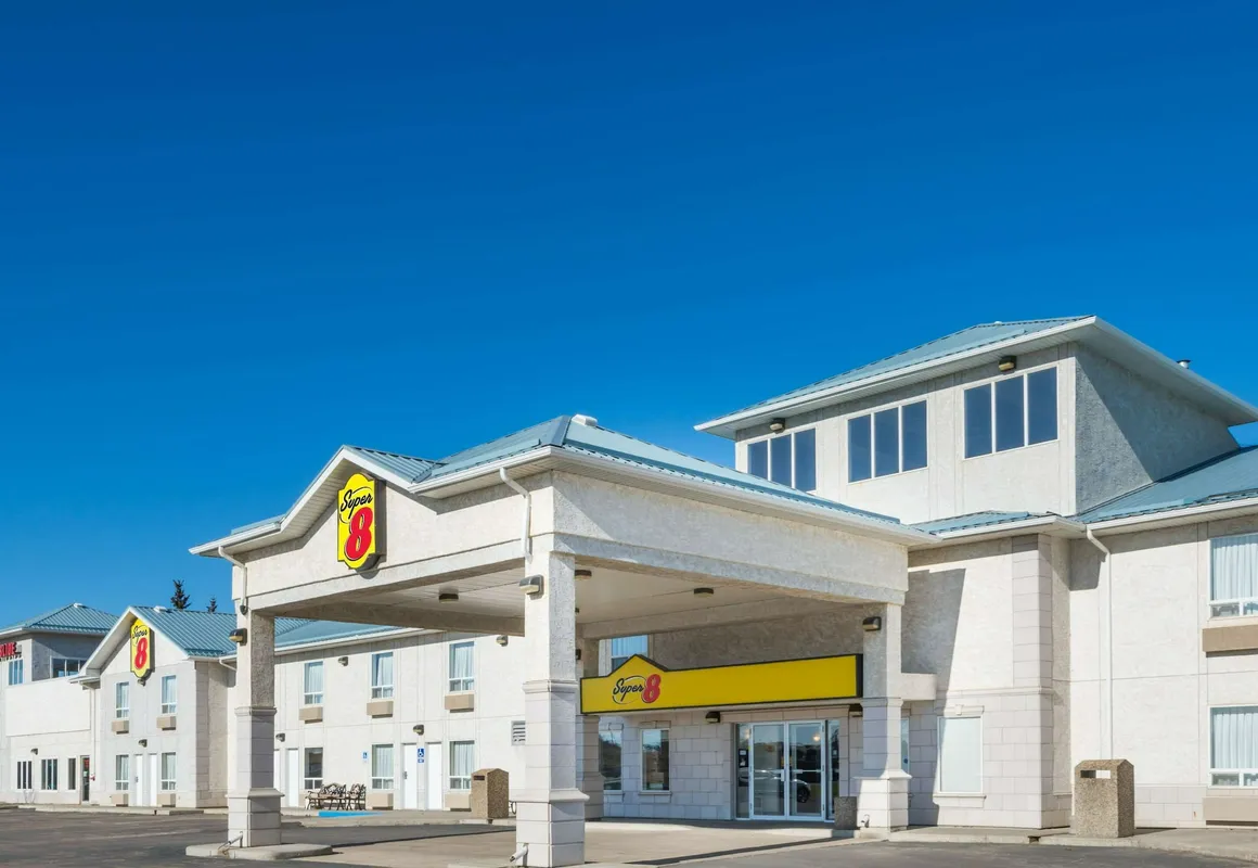 Super 8 by Wyndham Vermilion AB hotel hero
