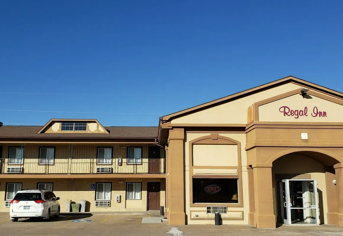Regal Inn Coffeyville hotel hero