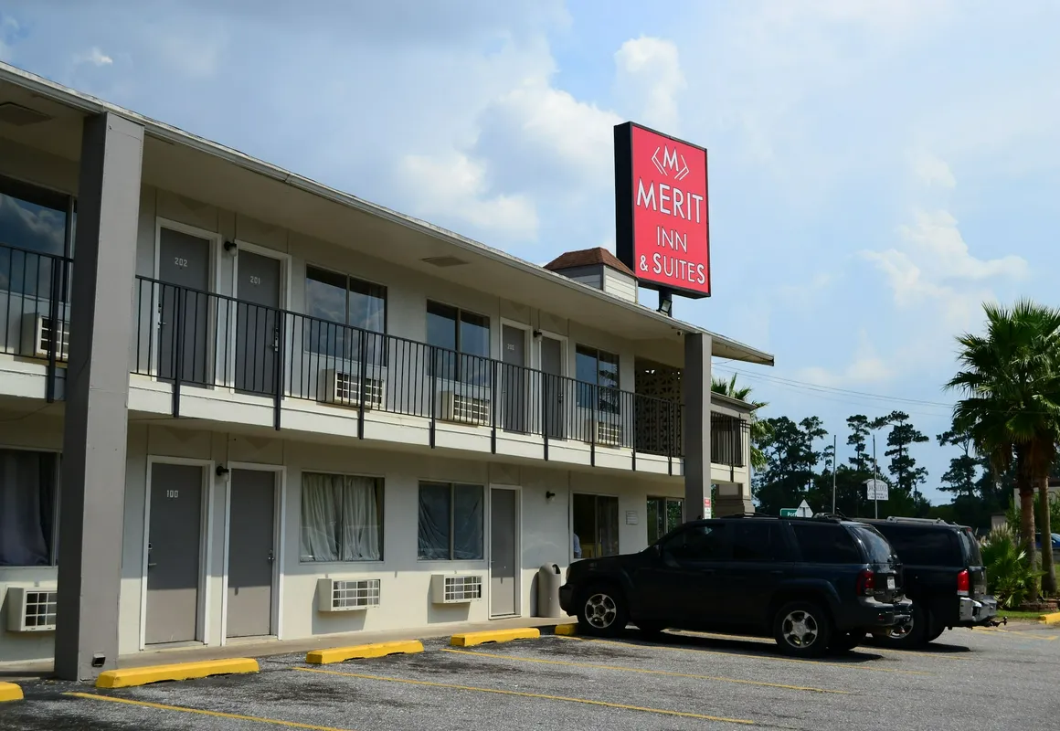 Merit Inn & Suites hotel hero