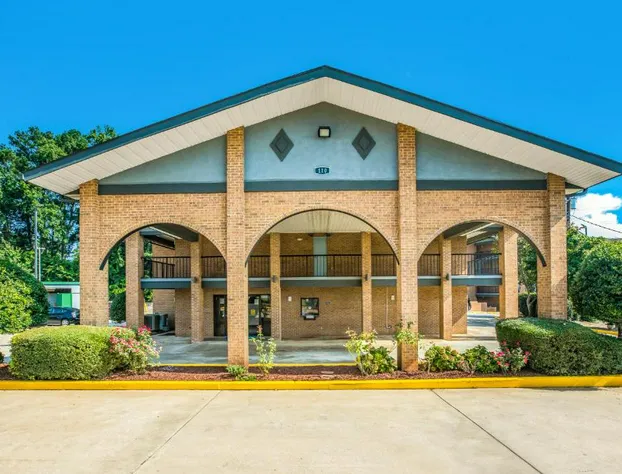 Americas Best Value Inn Stockbridge hotel detail image 3