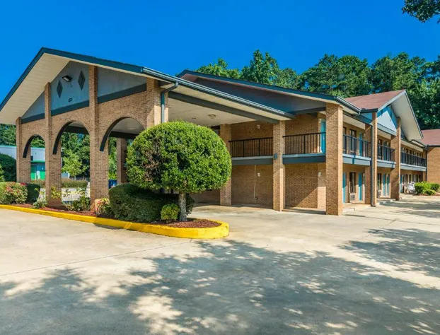 Americas Best Value Inn Stockbridge hotel detail image 4