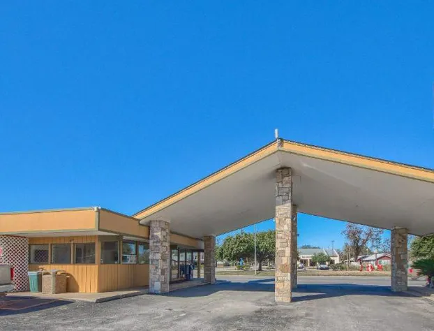 Americas Best Value Inn Uvalde hotel detail image 1