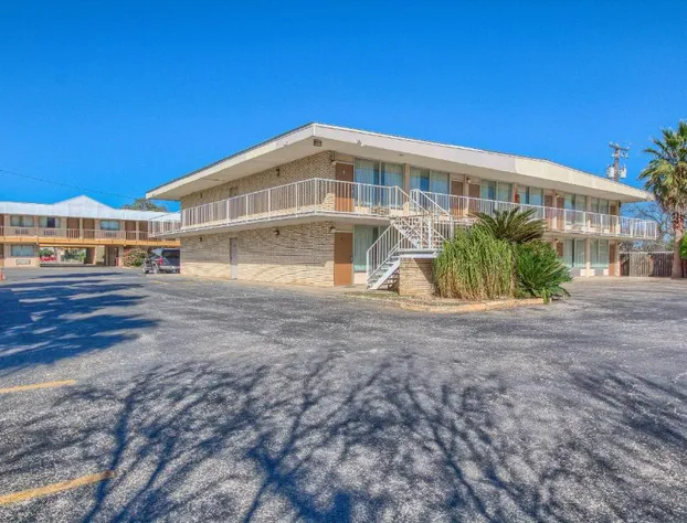 Americas Best Value Inn Uvalde hotel detail image 2