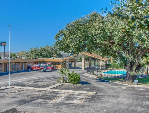 Americas Best Value Inn Uvalde hotel detail image 2