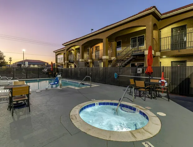 Quality Inn & Suites hotel detail image 4