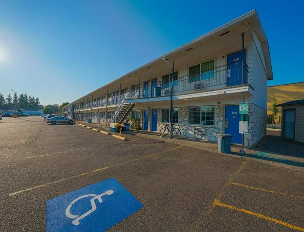 OYO Hotel St. Helens, OR hotel detail image 3