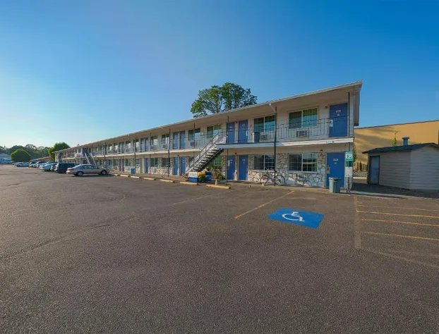 OYO Hotel St. Helens, OR hotel detail image 2