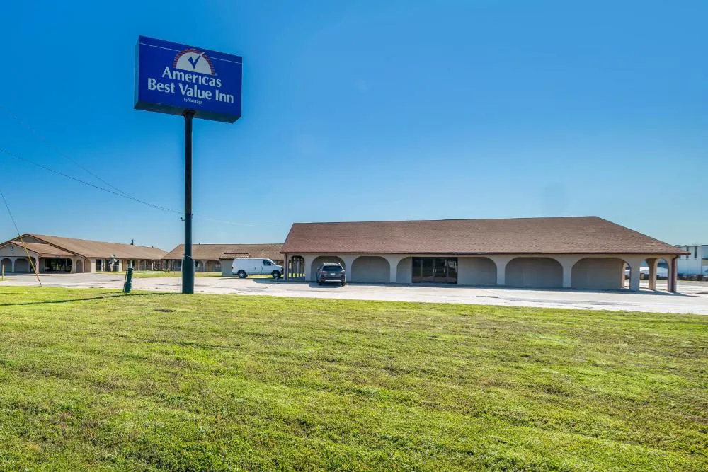 Americas Best Value Inn Bonham hotel hero