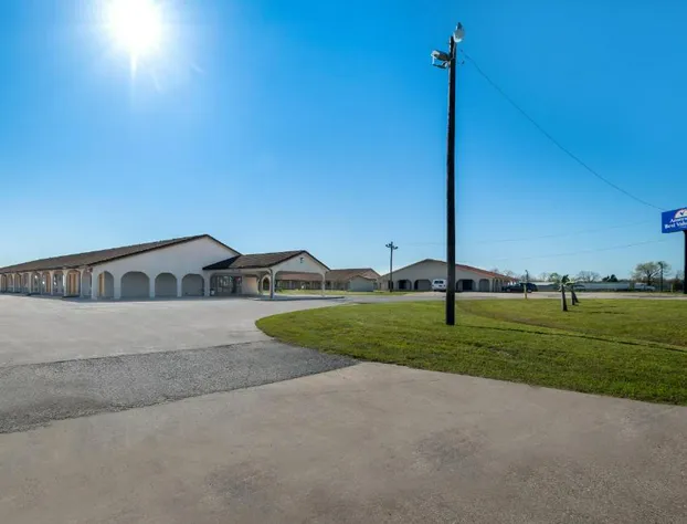 Americas Best Value Inn Bonham hotel detail image 1