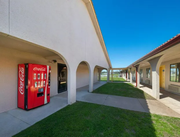 Americas Best Value Inn Bonham hotel detail image 3