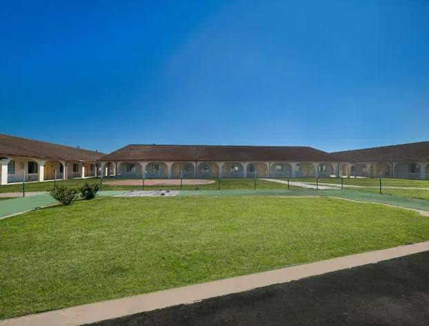 Americas Best Value Inn Bonham hotel detail image 2