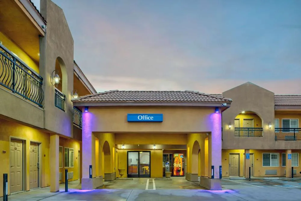 Motel 6 South Gate, CA hotel hero