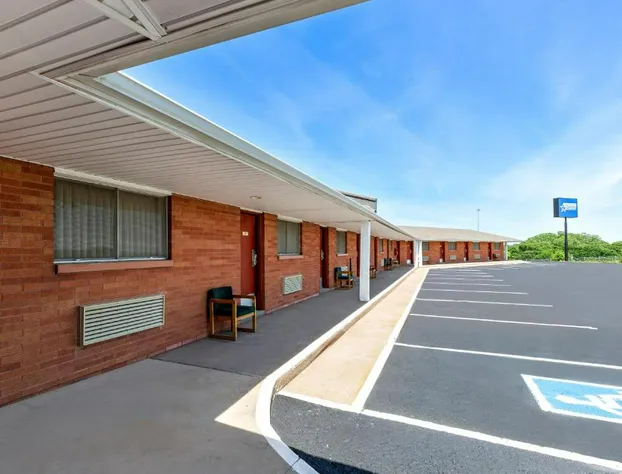 Americas Best Value Inn Belleville hotel detail image 2