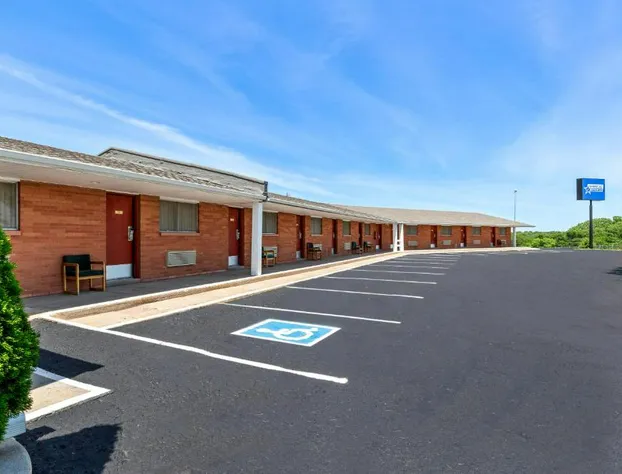 Americas Best Value Inn Belleville hotel detail image 3