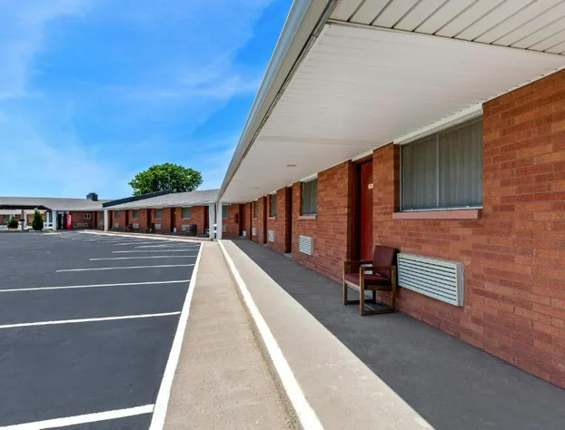 Americas Best Value Inn Belleville hotel detail image 4