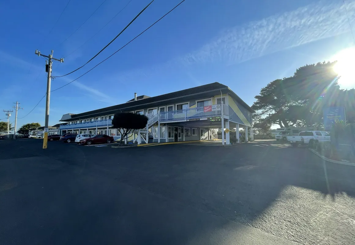 Seabird Lodge hotel hero