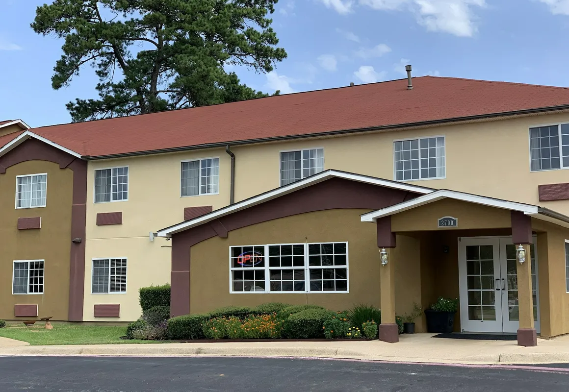 HomeTown Inn & Suites hotel hero