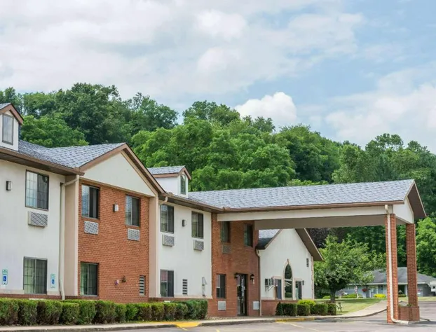 Super 8 by Wyndham Coshocton Roscoe Village hotel detail image 1