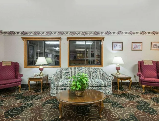 Super 8 by Wyndham Coshocton Roscoe Village hotel detail image 3