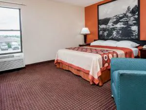 Super 8 by Wyndham Harrisburg hotel detail image 2