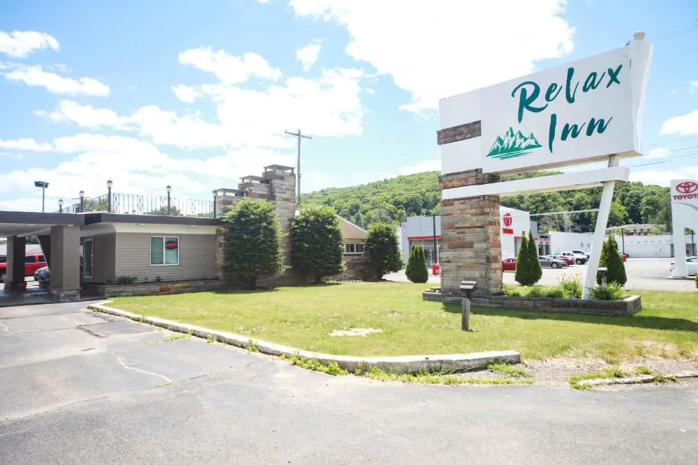 Relax Inn hotel hero